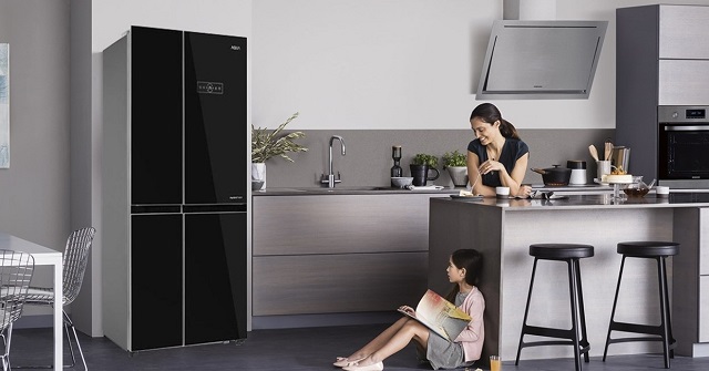 Một chiếc tủ lạnh phù hợp sẽ giúp không gian phòng bếp đẹp hơn.