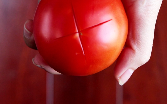 Khía cà chua như hình